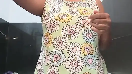 Heißes mädchen remido mit erstaunlichen dicken titten und hungriger muschi mit Lust spaß musterbation