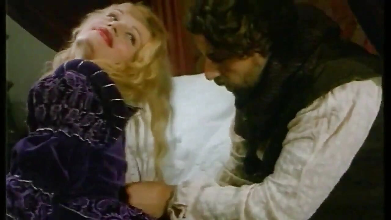 Dubur pepek berbulu tetek besar ditembusi orgasme vintaj