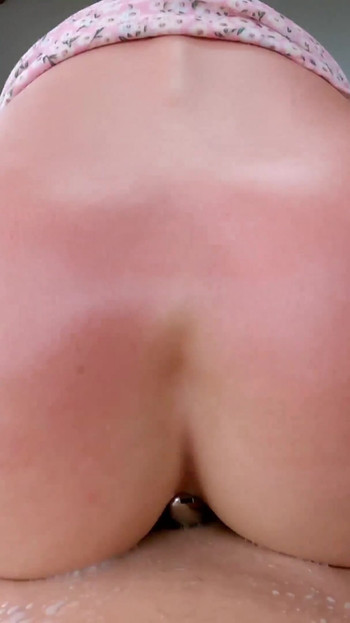 Spektakulärt ögonblick från "The Biggest Creampie och EXPLOSIVE Cumshot Compilation"