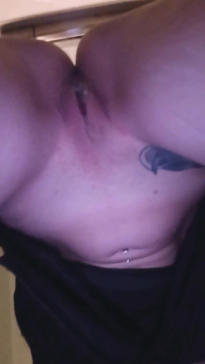 Angel Berries pissing herself | Clip 1