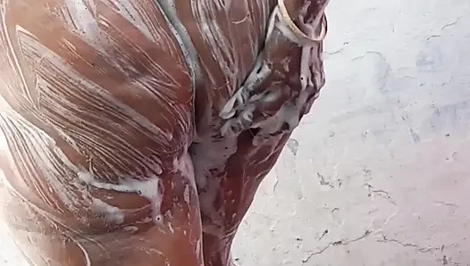 Pertunjukan mandi bugilku