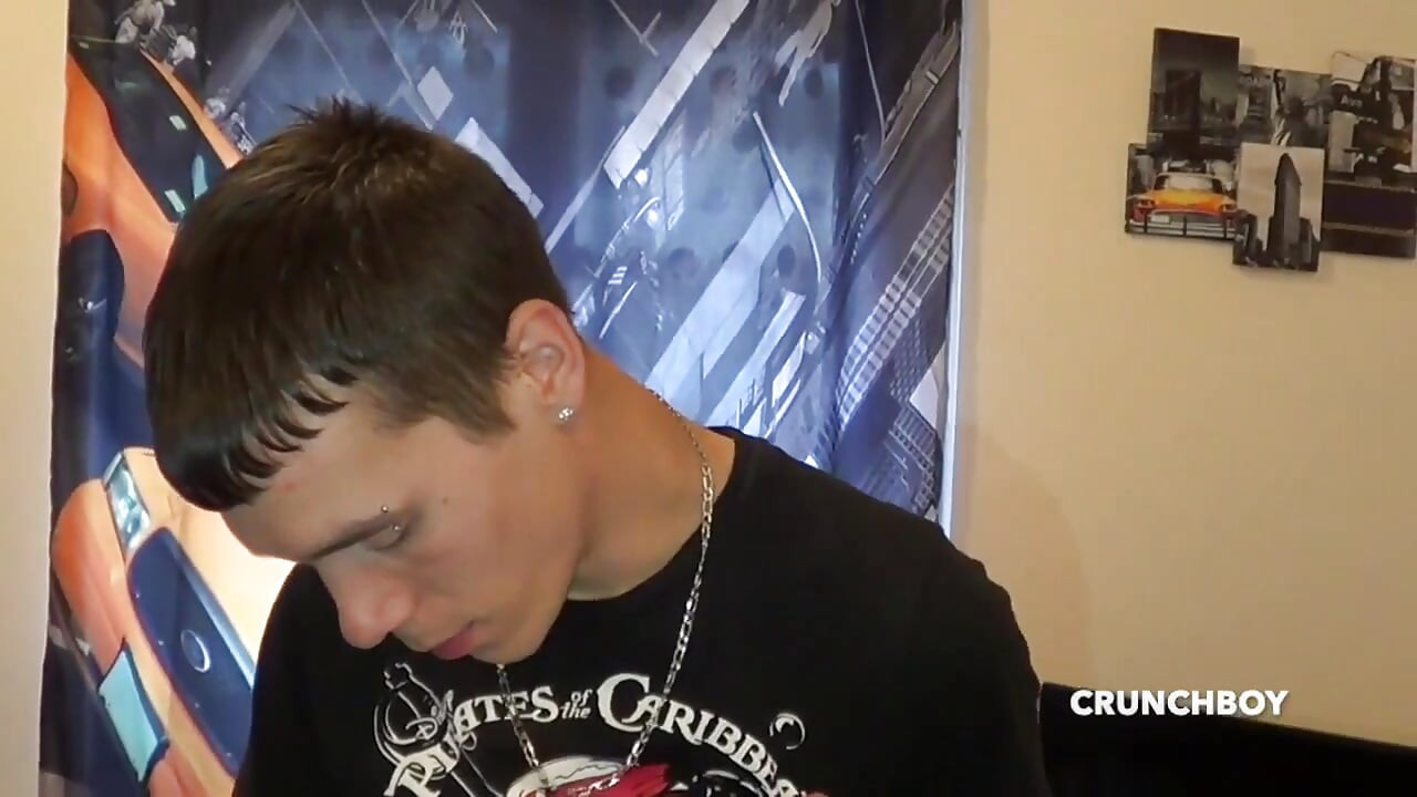 Gay bottom propose to his firen to suck him