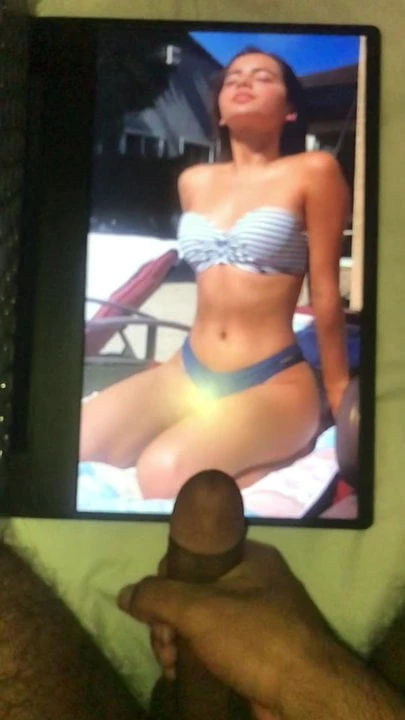 Isabela Moner Cumtribute 1