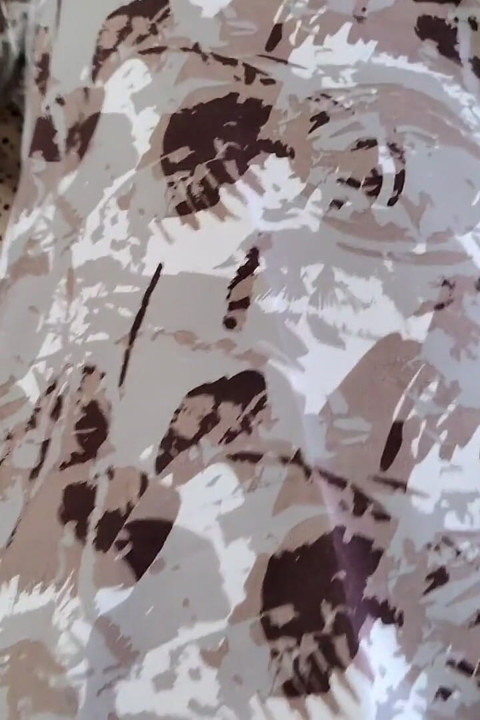 سخيف مع صديقة