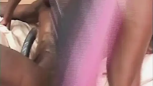 Penis besarnya meniduri pacarnya