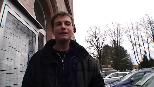 18 yaşındaki ufacık kaltak sikiliyor ve azgın sikiliyor