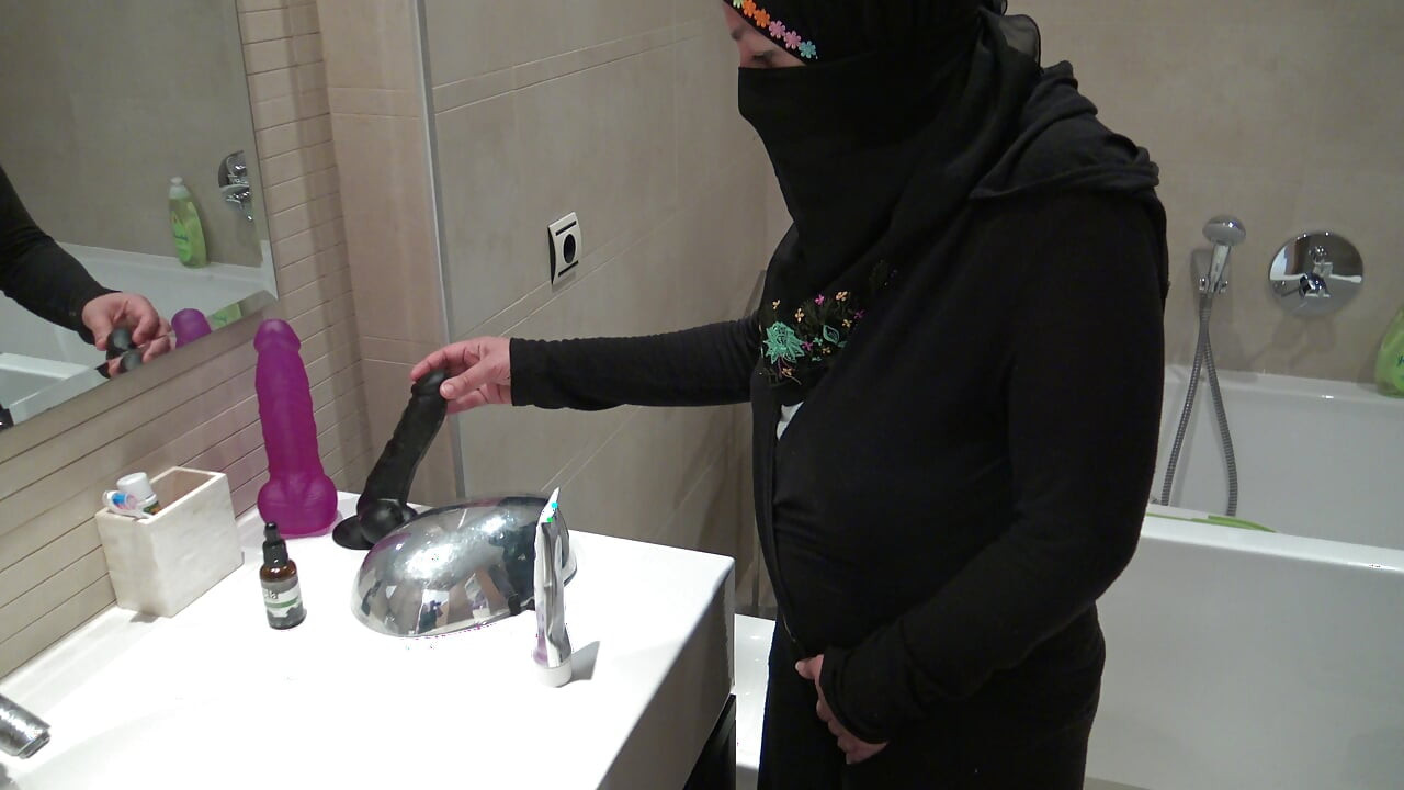 Mucama argelina en Marsella me deja follarla profundamente en su coño