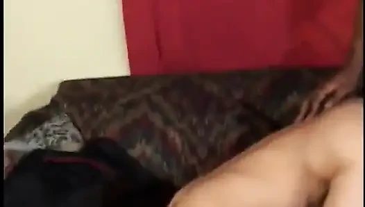 Süße teen muschi geleckt, bevor sie von einem großen schwarzen schwanz verwüstet wurde