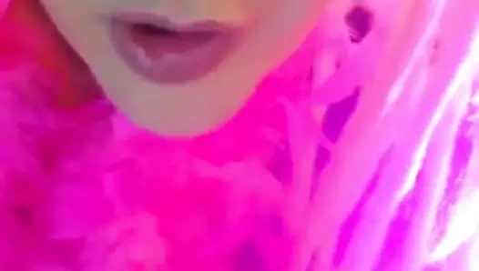 Сперма на моей руке и слупай это, как маленькая сисси сучка