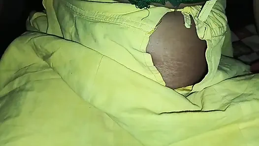 Bütünümü açtım ve minyonumu okşadım ve bluza koydum, geceleri romantizm geçirdim.