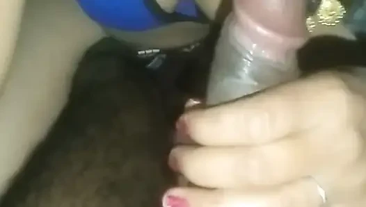 Indische sexy ehefrau lutscht nachts großen schwanz mit ehemann
