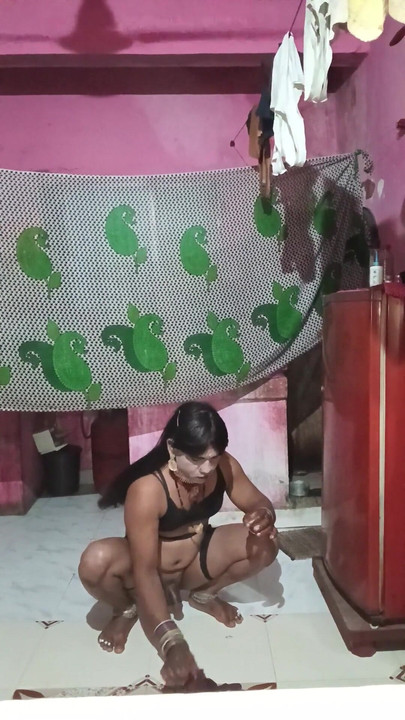 Zapanjujući trenutak iz "Madhuri bhabhi ga je danas donijela u svoj gand."