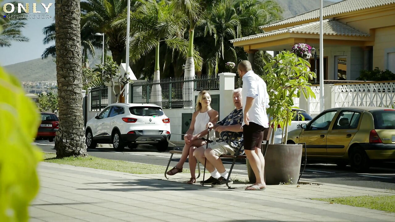 Voluptuous blonde Mary Monroe awesome sex with the rich guy