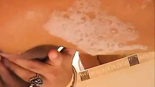 Seksi doğal memeli bebek ağzında amında dildo seviyor