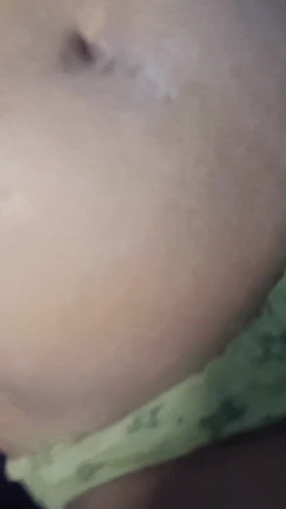 Güzel bir Hintli teyze büyük bir penisle sert seks yapıyor (Hintçe sesli). | Klip 1