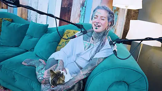 Ich spreche über E - Empathy - ASMR podcast SFW spricht goth dünnes mädchen dreadlocks tattoo-modell inked mädchen
