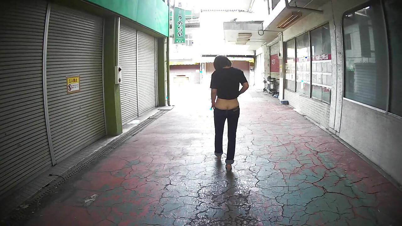 MILF in ultra low rise jeans outdoors..