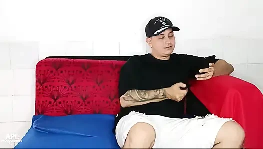 Teman istri saya ingin saya menidurinya di rumah saat dia berada di supermarket