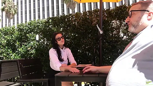 Alexa Chains ile sapık iş görüşmesi