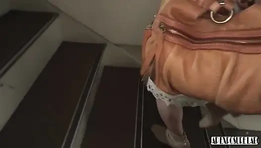 Godaan jarak jauh dan perselingkuhan rahasia yang bijaksana berujung dengan seks yang intim, pertemuan ke-1