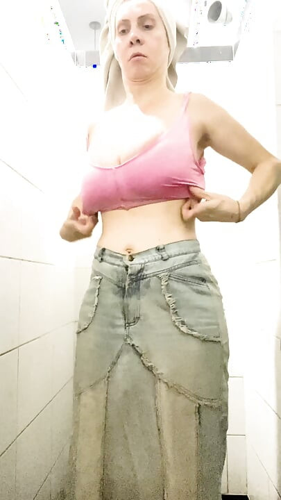Masturbasi Di Gym Shower