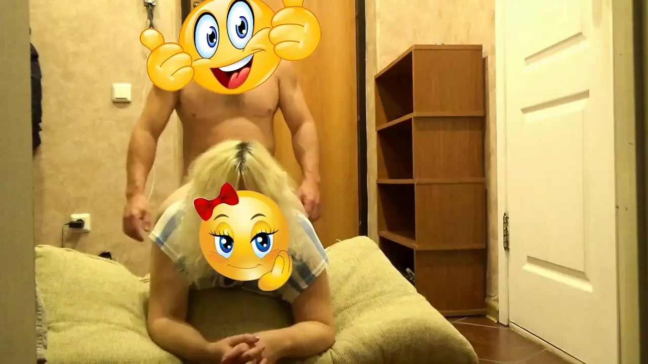 Fucked a neighbor at the door and the husband did not know 4
