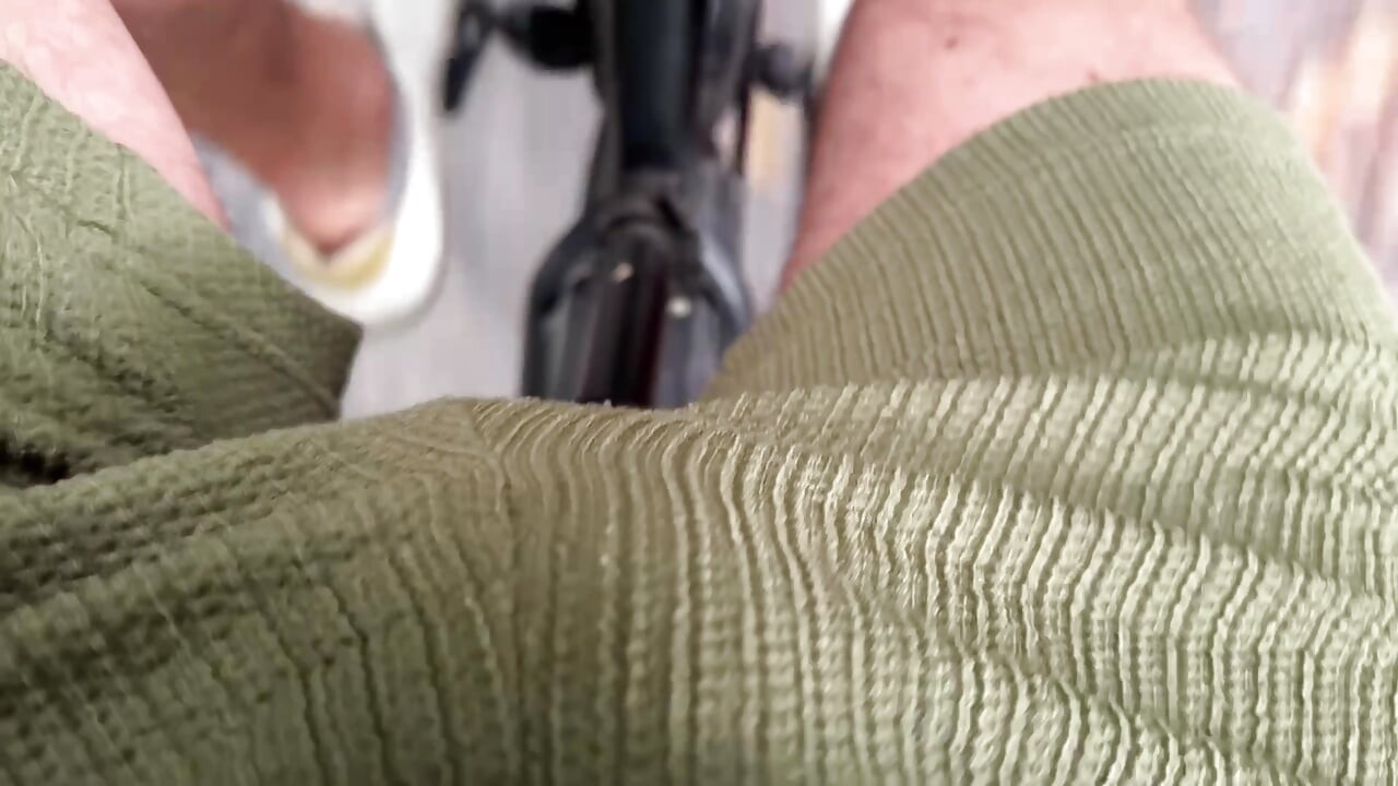 Cykeltur med tissestop - Stor bule og udendørs tis i skoven
