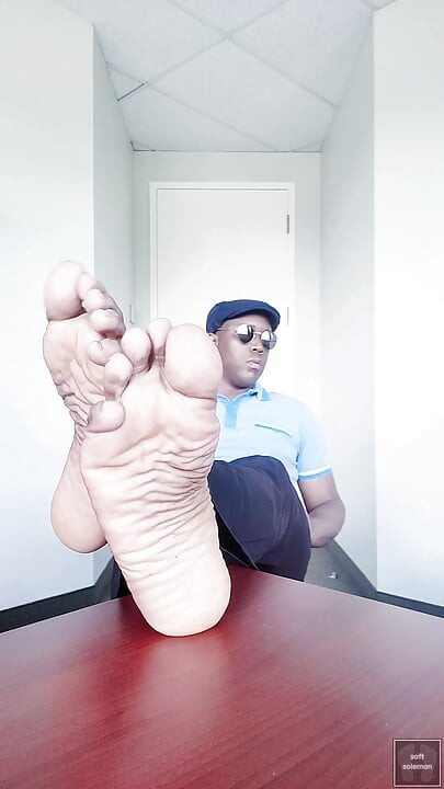 Male soles in the office (4) (2026)