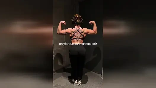 Pamer memek tidak sengaja usia 18 tahun selama livestream