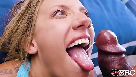 Alex Harper'ın ilk anal seksi - kızıl saçlı model büyük siyah yarağı alıyor