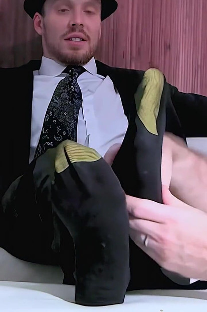 6'3" Brit Cain's Size 14 Feet & Socks Worshiped