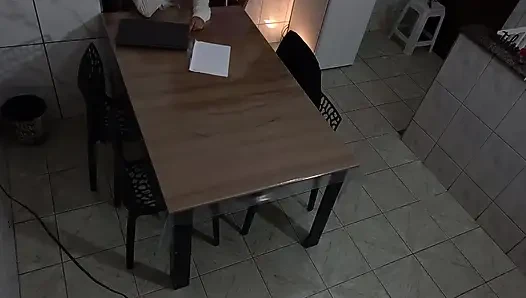 Sekretärin wird im konferenzraum in den arsch gefickt.