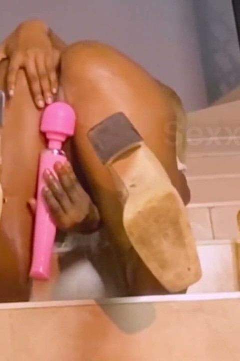 Smash Myself with the Huge Vibrator It Hit My Orgasm