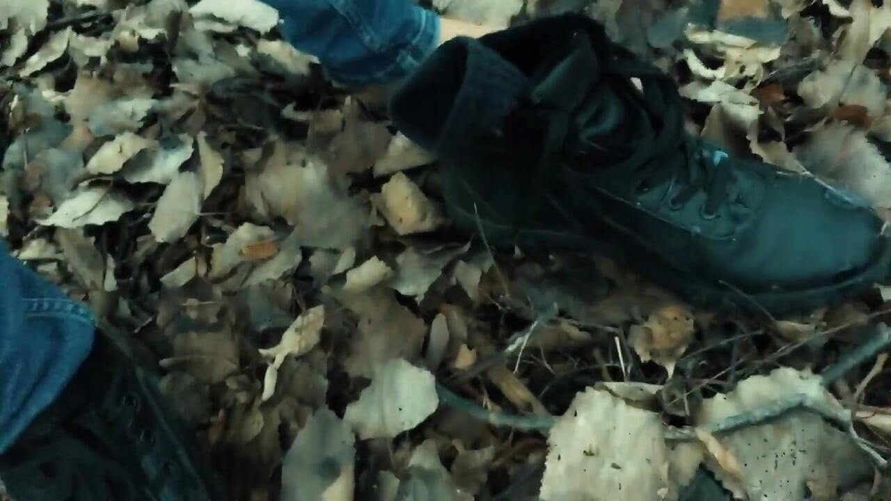 Twink Barefoot Jerking in the Park - Cumshot on Shoe and Foot