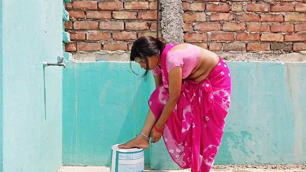 Komal's brother-in-law, when there was no one in the house, he was shaking the land vigorously with his underwear out