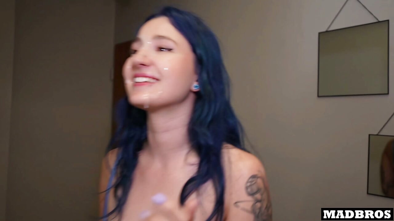 Khalamite Cheats on Her Boyfriend and Gets Fucked at Her Home While He Cooks!!!