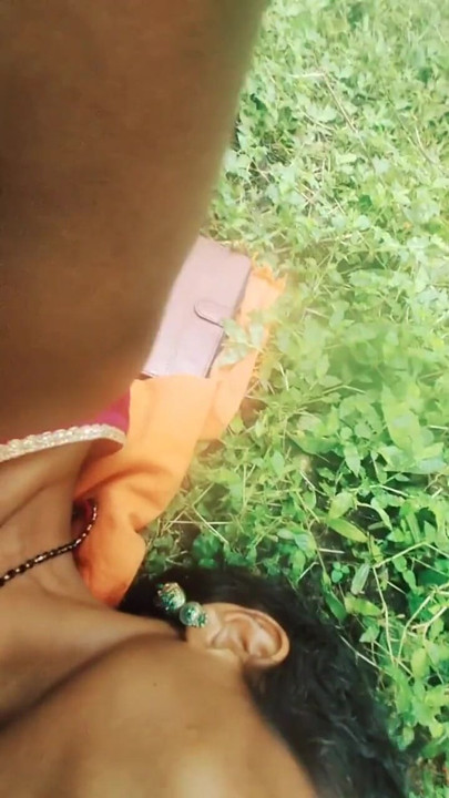 Käly ko aaj Maine Jungle mein le ja ke uski tiukka burr ko bahut labyrintin se chudai kiya | Klippi 1