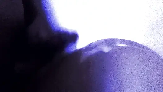 Я люблю трахаться, когда свет горит