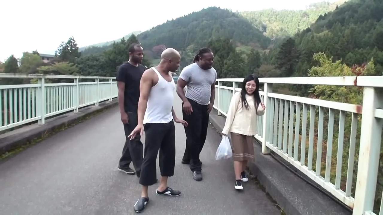 A179F07 A petite black-haired young wife found in a quiet mountain area is also fascinated by black cocks! Black man picking up leads to immediate orgasm and climax!