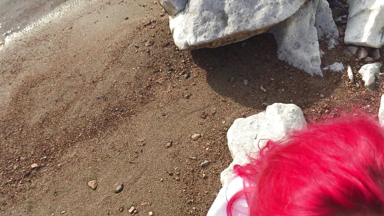 Străin - Spermă în gura unei fete pe plajă