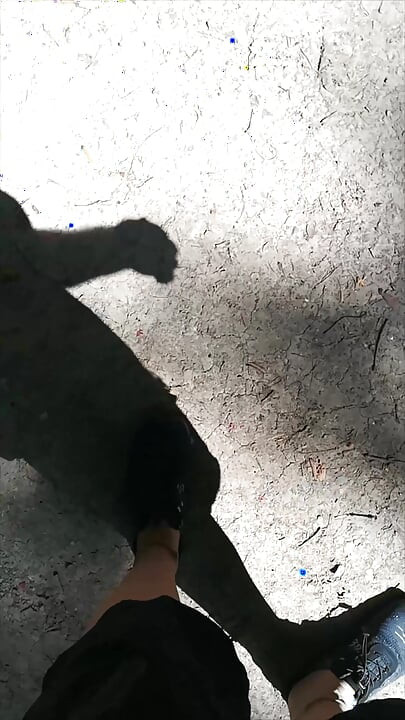 Balansiranje na otvorenom u najlonkama