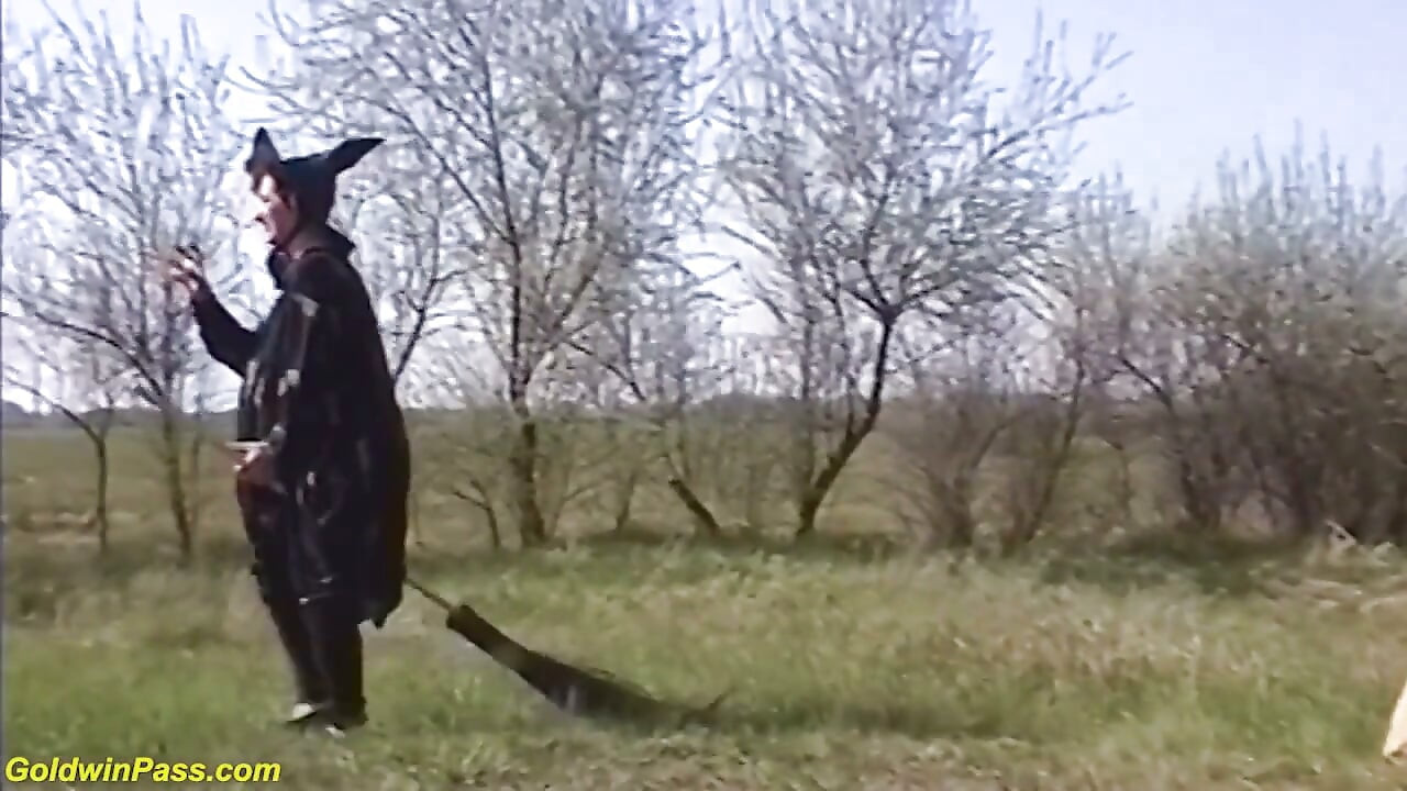 Hairy 86 years old witch rough outdoor fucked