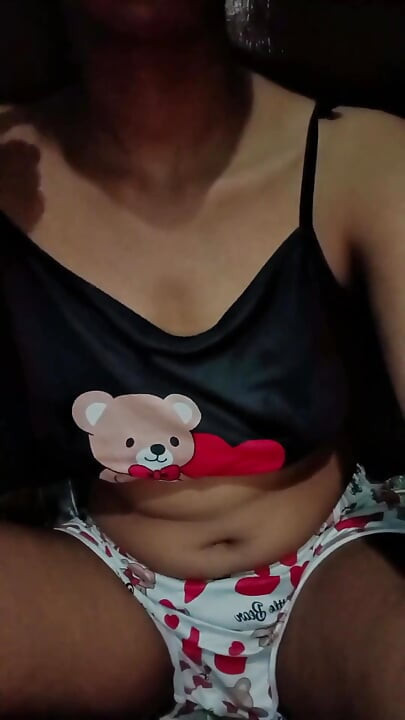 Masturbasi sendirian gadis seksi di rumah