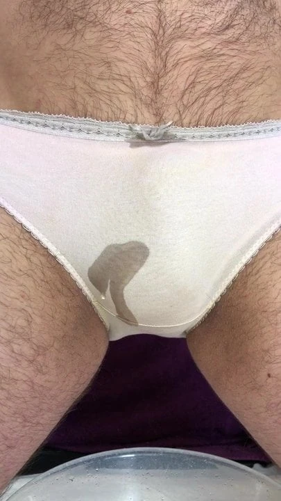 Old panties getting pissed in