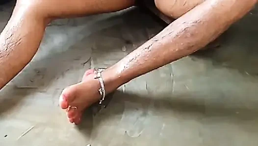 Gudi Bhabhis Bade-Sex-Video Badezimmer-Sex Bhabhi Hindi