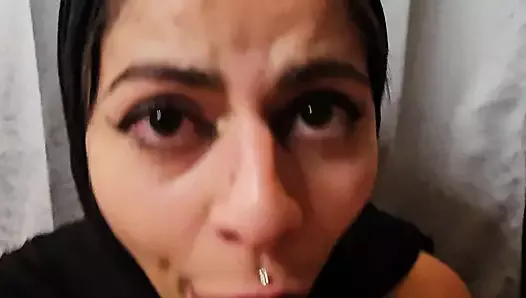 Mia Niqab Close Up Deepthroat