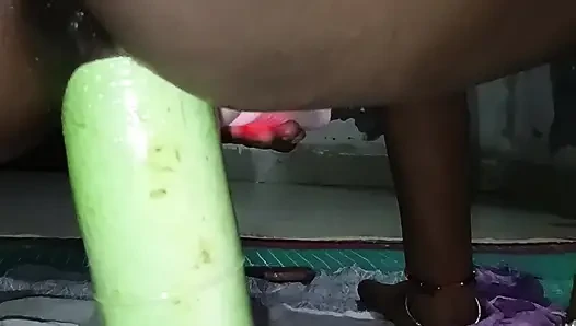 Bhabhi Ne bahut badi louki chut me dal diya