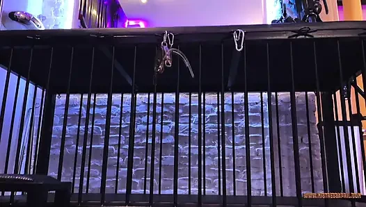 Dominatrix Nyonya April - masuk penjara bawah tanah