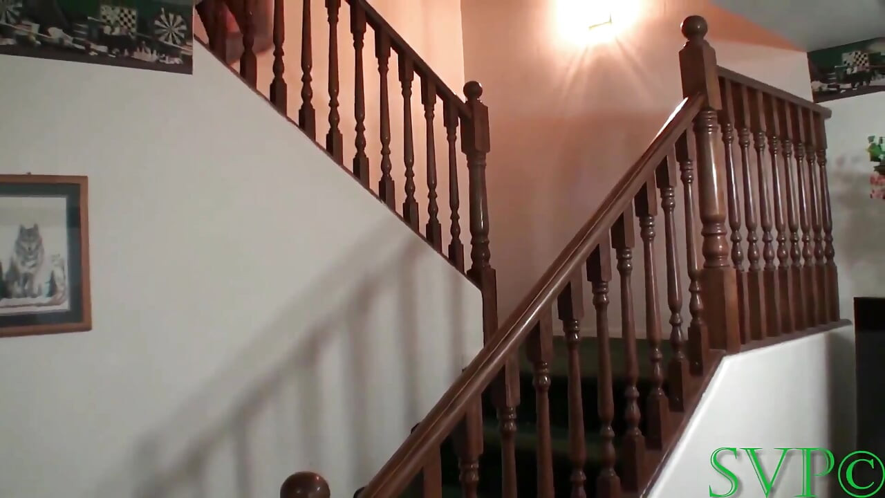 Es ist schon ein bisschen her, seit diese MILf ihren arsch in den arsch gefickt hatte