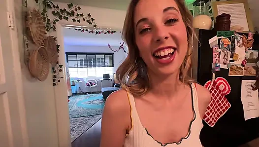 Komşun seni içeri davet etti ve seni sikmeye çalıştı